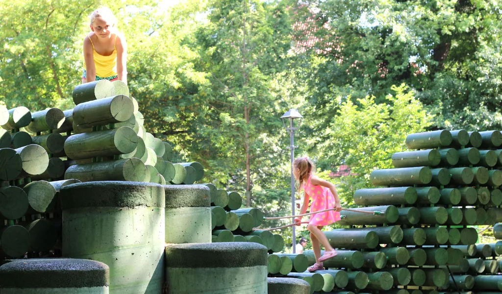 THE CUDDLY PLAYGROUND