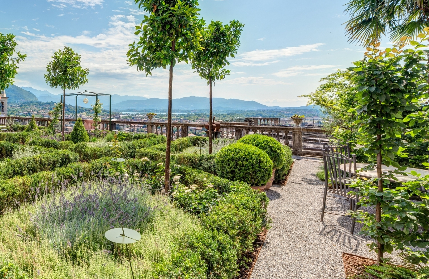 ERBA – PROSPETTIVE SUL LAGO SU GIARDINO ITALIANO 13